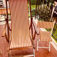 Sdraio e sedia da spiaggia a righe anni 60