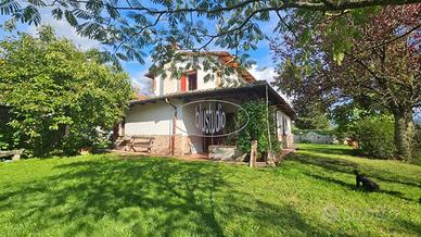 Villa di 167 m² con più di 5 locali e box auto dop