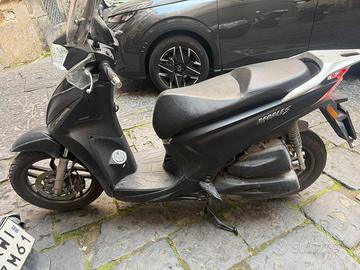 Kymco People S 125 con bauletto e paravento