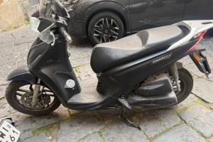 Kymco People S 125 con bauletto e paravento