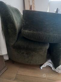 Due poltroncine basse 
