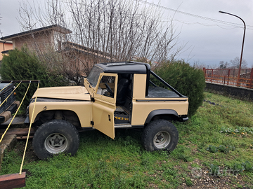 Fuoristrada Land Rover Defender 90'