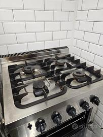 Cucina professionale a gas - 4 fuochi e forno