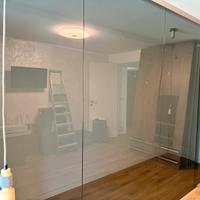 Vetrata con porta scorrevole