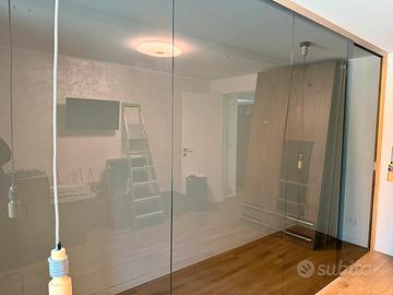 Vetrata con porta scorrevole