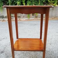 Tavolino in legno Liberty con rotelle