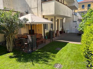 Piano terra con giardino in centro citta'