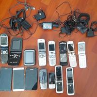 Lotto vecchi Telefoni Cellulari-come da fotografie