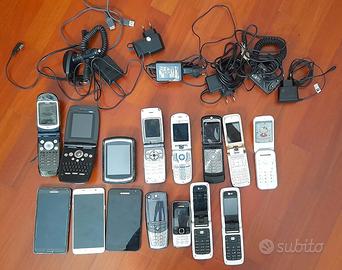 Lotto vecchi Telefoni Cellulari-come da fotografie