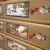 Mobile dipinto a mano, arte ladina