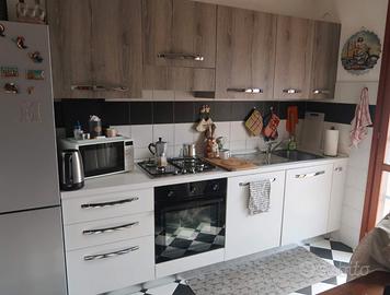 Cucina lineare completa con elettrodomestici Candy