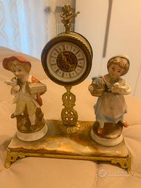 Orologio da tavolo funziona con carica manuale