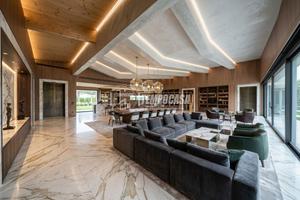 VILLA CONTEMPORANEA CON PISCINA PRIVATA
