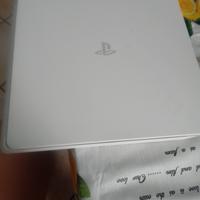 PlayStation 4  con joystick e cavi