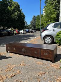 Mobile tv stile orientale