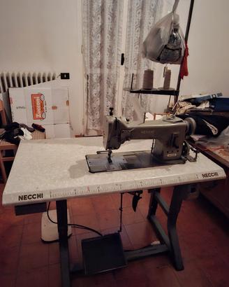 Macchina da cucire Necchi professionale