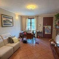 VILLA A SCHIERA A ADRO