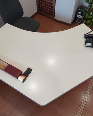 set di scrivanie da ufficio