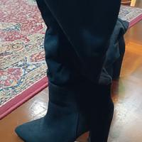 Stivali neri scamosciati