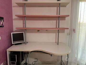 Scrivania, comò, è comodino 