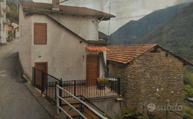 Terratetto indipendente tra lago e montagna