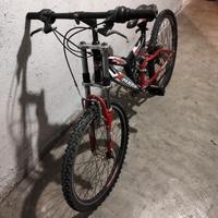 bici ragazzo da sistemare catena