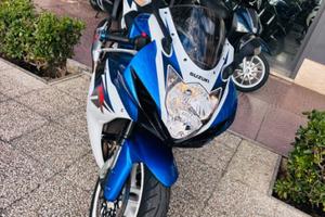 SUZUKI GSX R 600 TUTTO INCLUSO ANCHE PASSAGGIO!