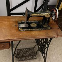 Macchina da cucire antica  Singer
