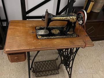 Macchina da cucire antica  Singer