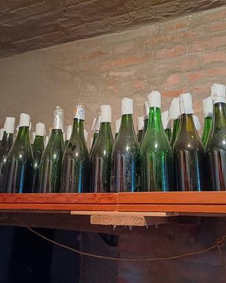bottiglie vetro vino, tappi, imbuti