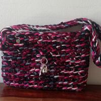 Borsa a uncinetto di lana fatta a mano 