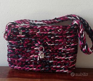Borsa a uncinetto di lana fatta a mano 
