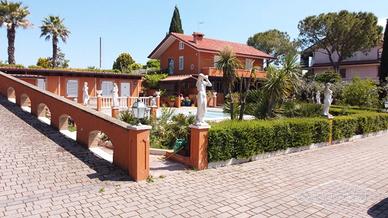 Stupenda villa con piscina e vista panoramica