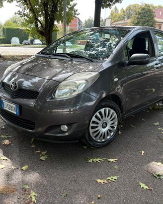 Toyota yaris 1.3 benz 101 cv 9/2011