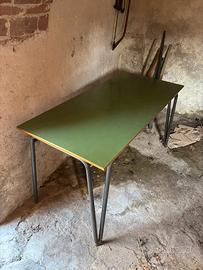 Scrivania in formica