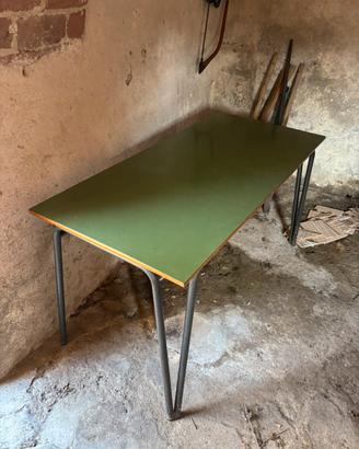 Scrivania in formica