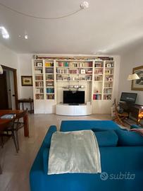 Libreria componibile in legno massello