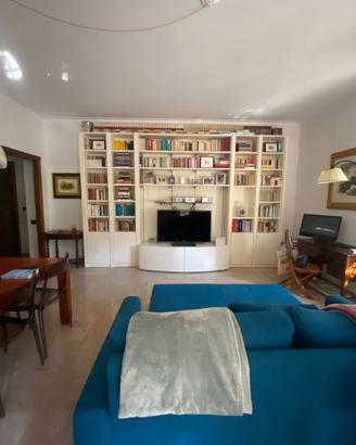 Libreria componibile in legno massello