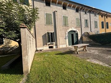 Zevio: villa con ampio giardino