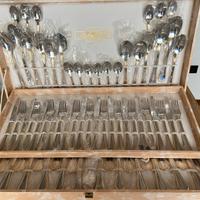 Set completo di 75 posate