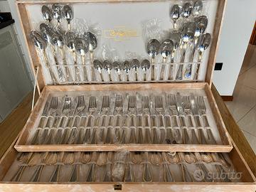 Set completo di 75 posate