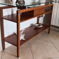 Ingresso in noce massello e piano in vetro,