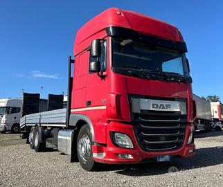 Daf xf440 3assi con pianale nuovo 7,80 m con rampe