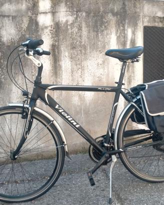2 City bike nere, una da uomo e una da donna