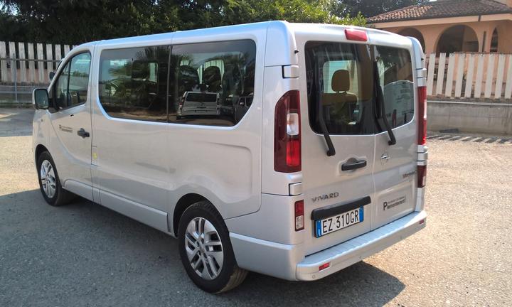 Monovolume 9 posti Mini Van Minibus Opel Vivaro