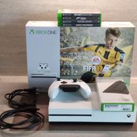 XBOX One S (500GB) + 4 Giochi + Stand verticale