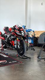 Aprilia rsv 4  2019