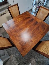 Tavolo antico in legno massello allungabile.