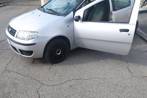 FIAT PUNTO POCHI KM
