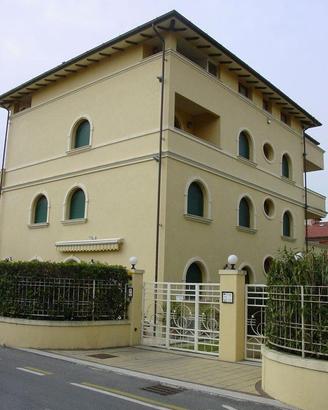 Vendita Appartamento in villa marina di Massa